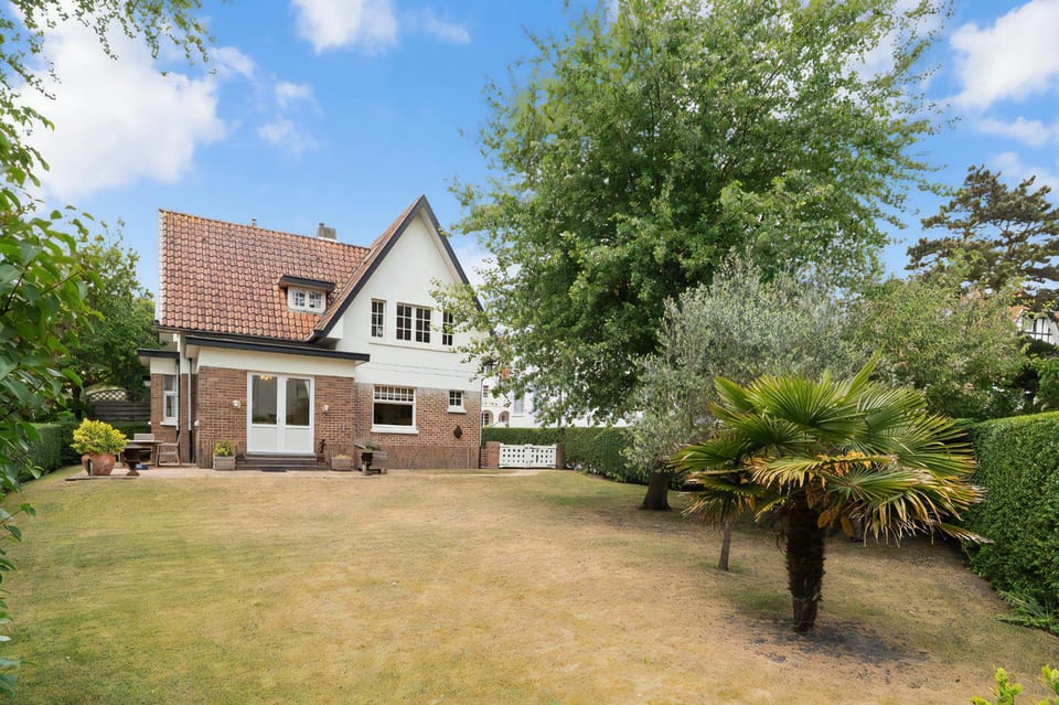 Property building, Spring, Day, Natural landscape, Garden, Garden view