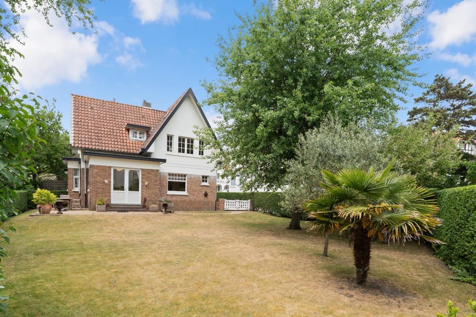 Property building, Spring, Day, Garden, Garden view