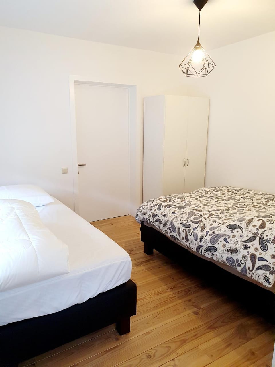 Property building, Bed, Bedroom