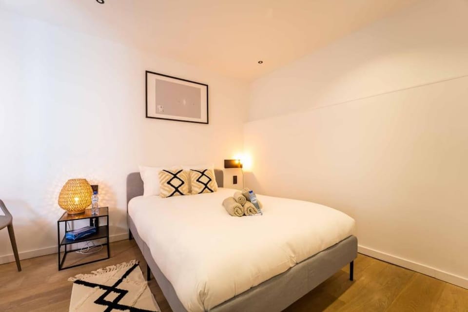 Bed, Photo of the whole room