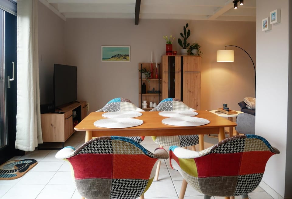 Property building, TV and multimedia, Living room, Dining area