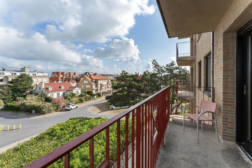 Property building, Day, View (from property/room), Balcony/Terrace