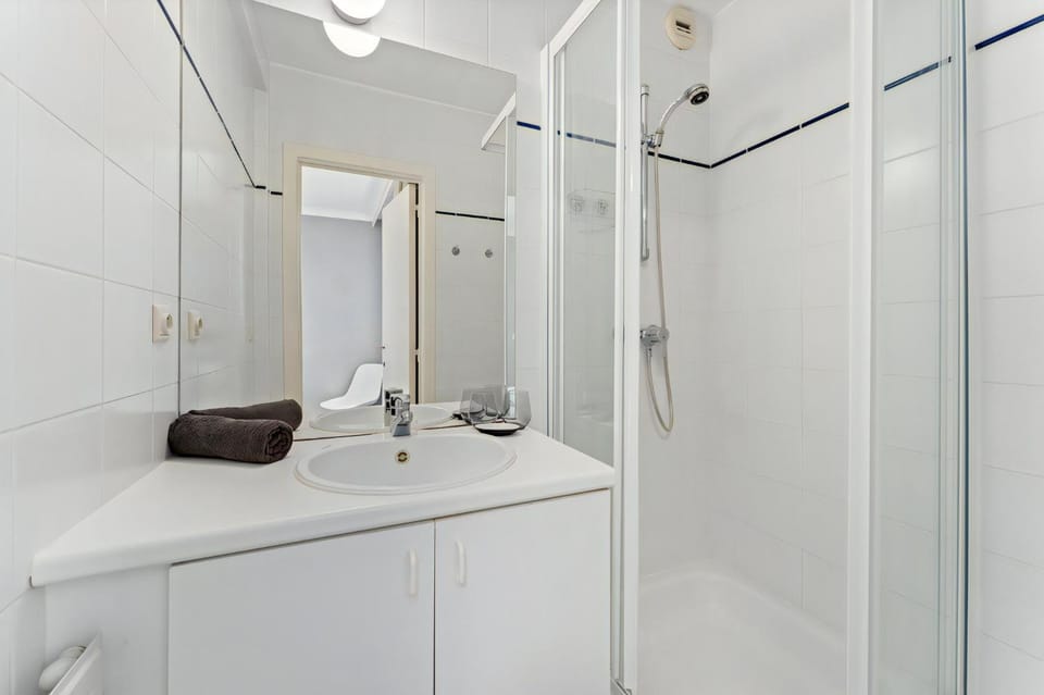 Shower, Property building, Bathroom