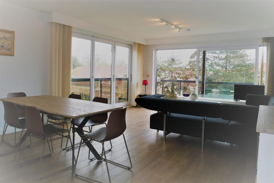 Property building, Living room, Seating area, Dining area