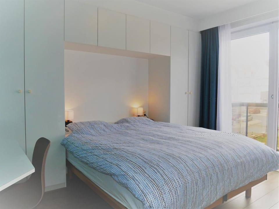 Property building, Bed, Bedroom