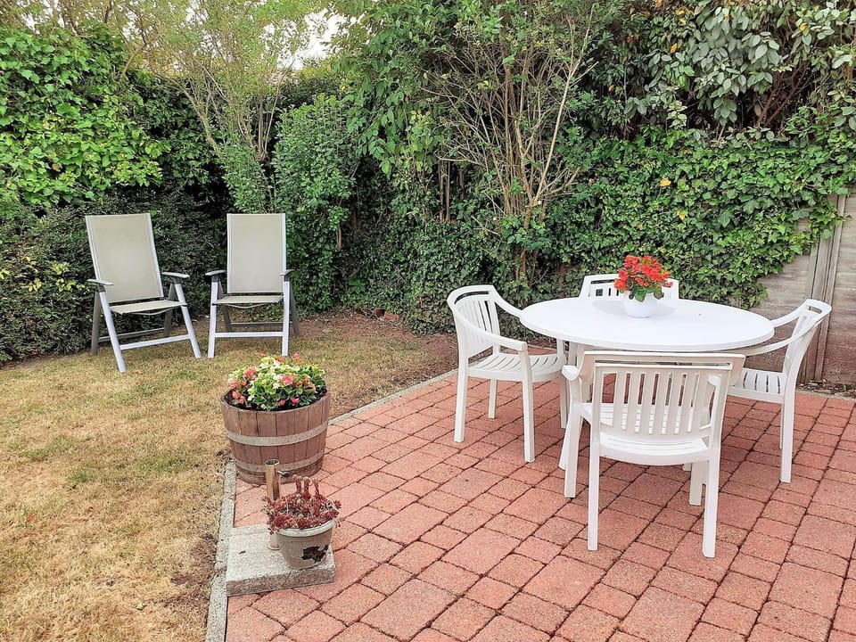Garden, Dining area
