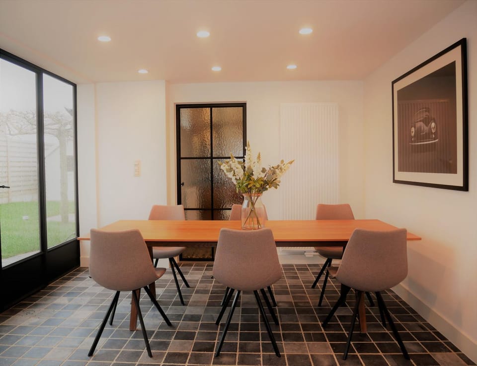 Property building, Seating area, Dining area