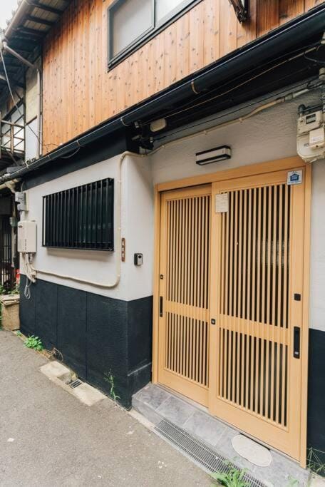 Fortune House 山王二丁目 動物園前駅難波まで4分 最大4人 Apartment in Osaka