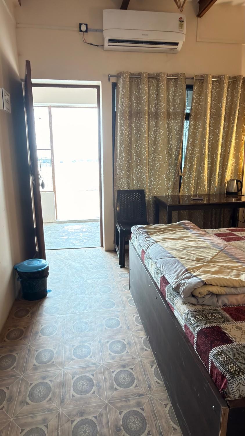 Bed, Photo of the whole room, Bedroom, air conditioner