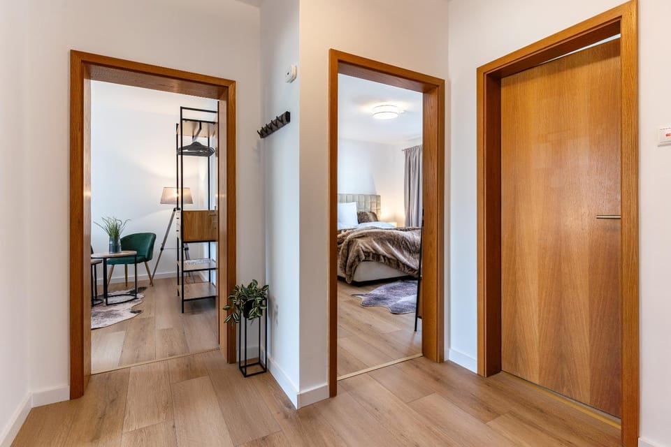 Bed, Living room, Photo of the whole room, Seating area, Bedroom, wardrobe