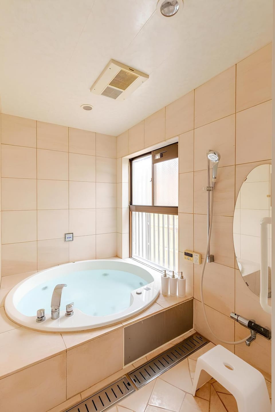 Shower, Hot Tub, Bathroom, Bath