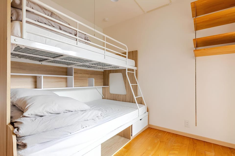 Bedroom, bunk bed