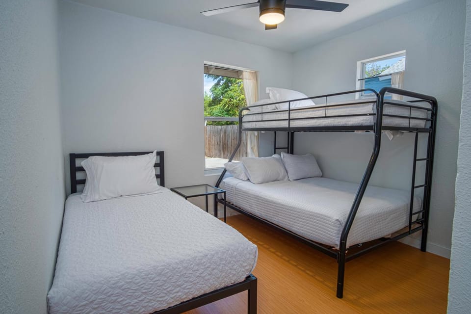 Bed, Bedroom, bunk bed