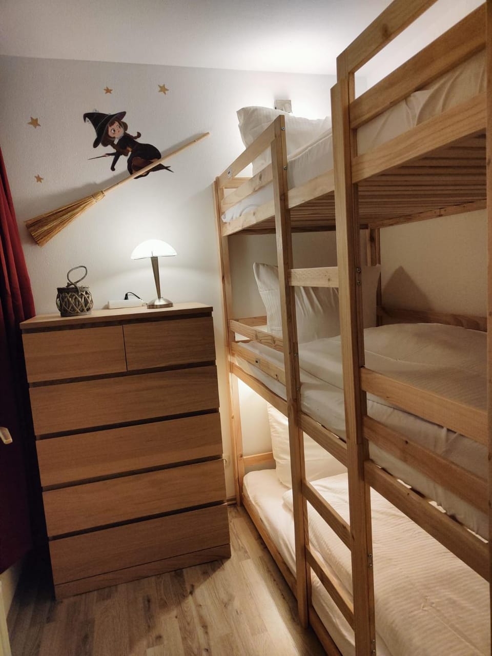 Bedroom, bunk bed