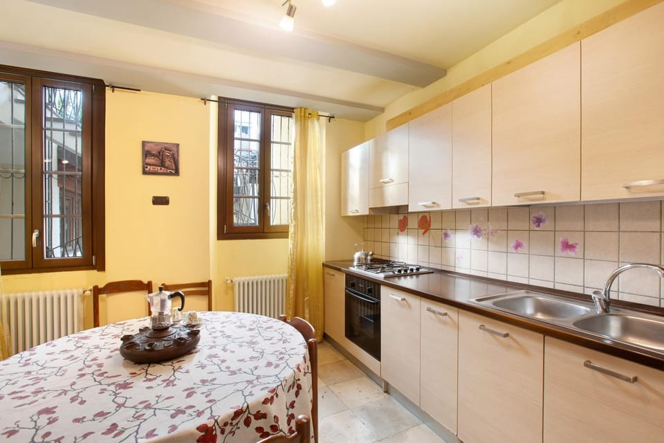 Kitchen or kitchenette, Living room