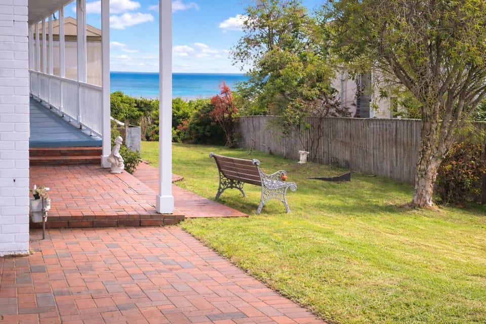 Ocean View Holiday Home near Beach in Mount Martha House in Melbourne