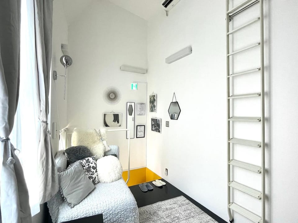 Living room, Photo of the whole room, air conditioner
