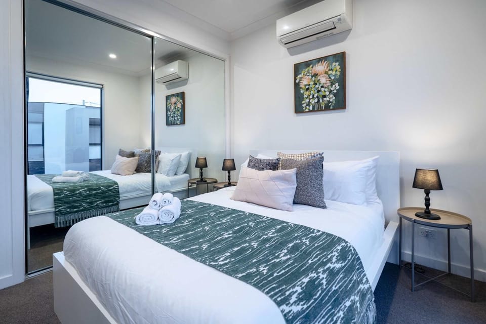 Bright 3 level townhouse House in Melbourne