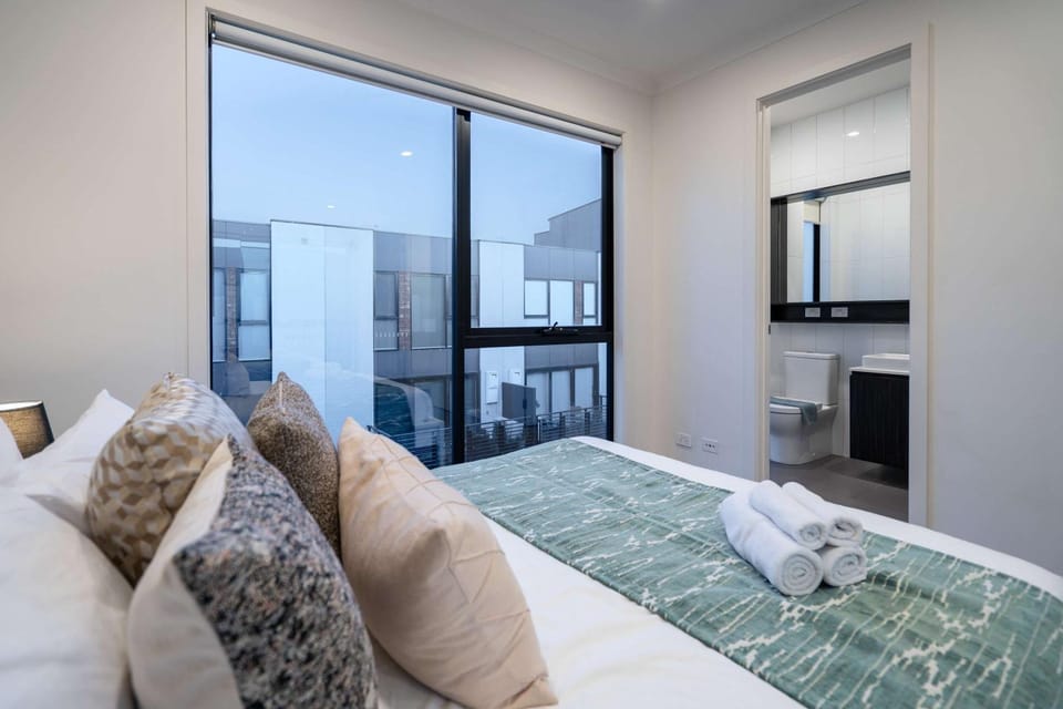 Bright 3 level townhouse House in Melbourne