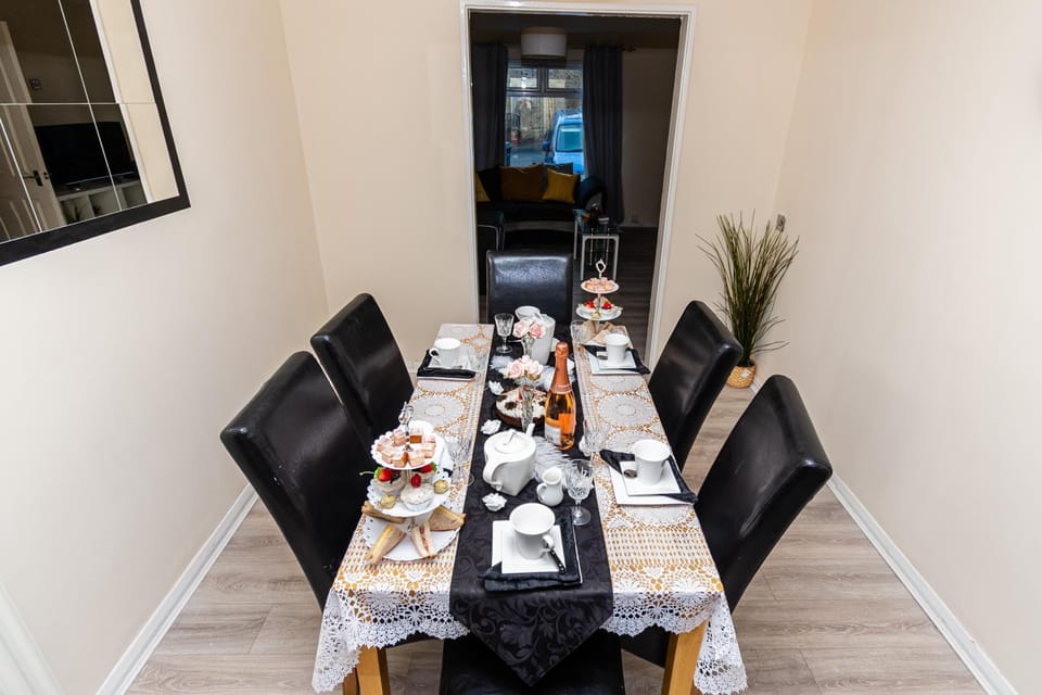 Seating area, Dining area