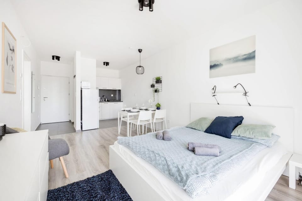Bed, Kitchen or kitchenette, Living room, Dining area