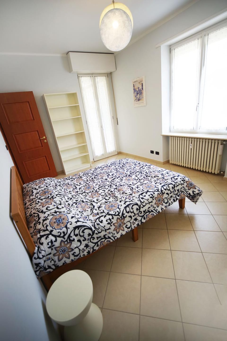 Bed, Living room, Photo of the whole room, Bedroom, internet
