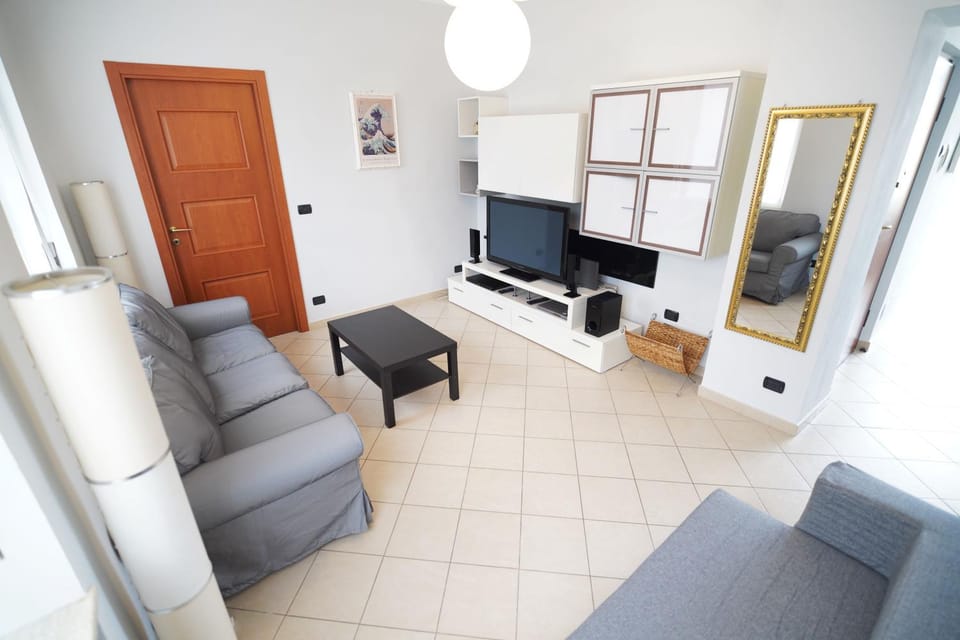 Communal lounge/ TV room, TV and multimedia, Living room, Seating area, Evening entertainment