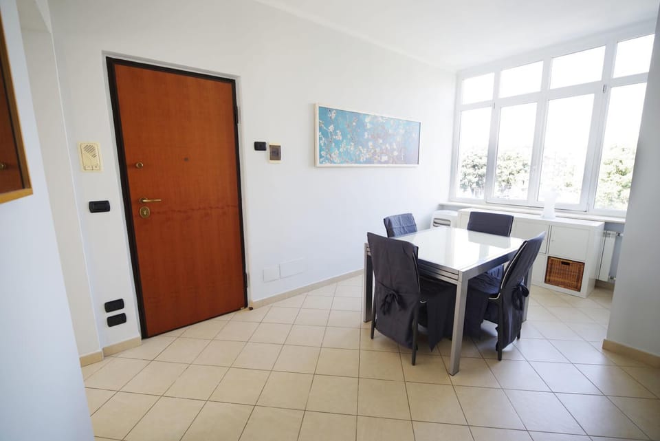 Seating area, Dining area, air conditioner