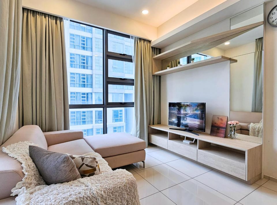 TV and multimedia, Living room, Evening entertainment