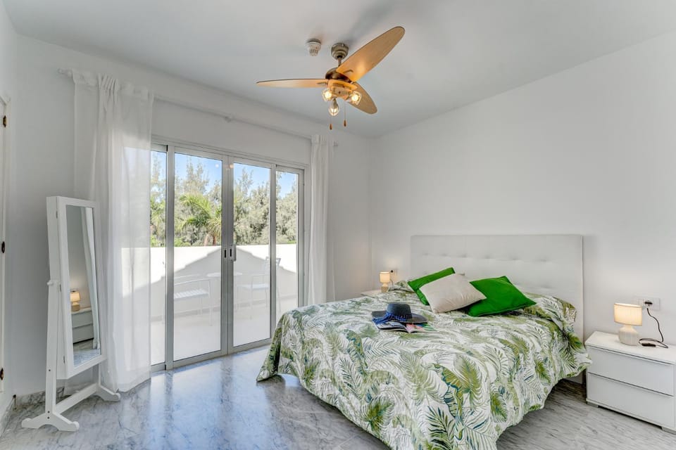Garden, Balcony/Terrace, Living room, Bedroom, Swimming pool