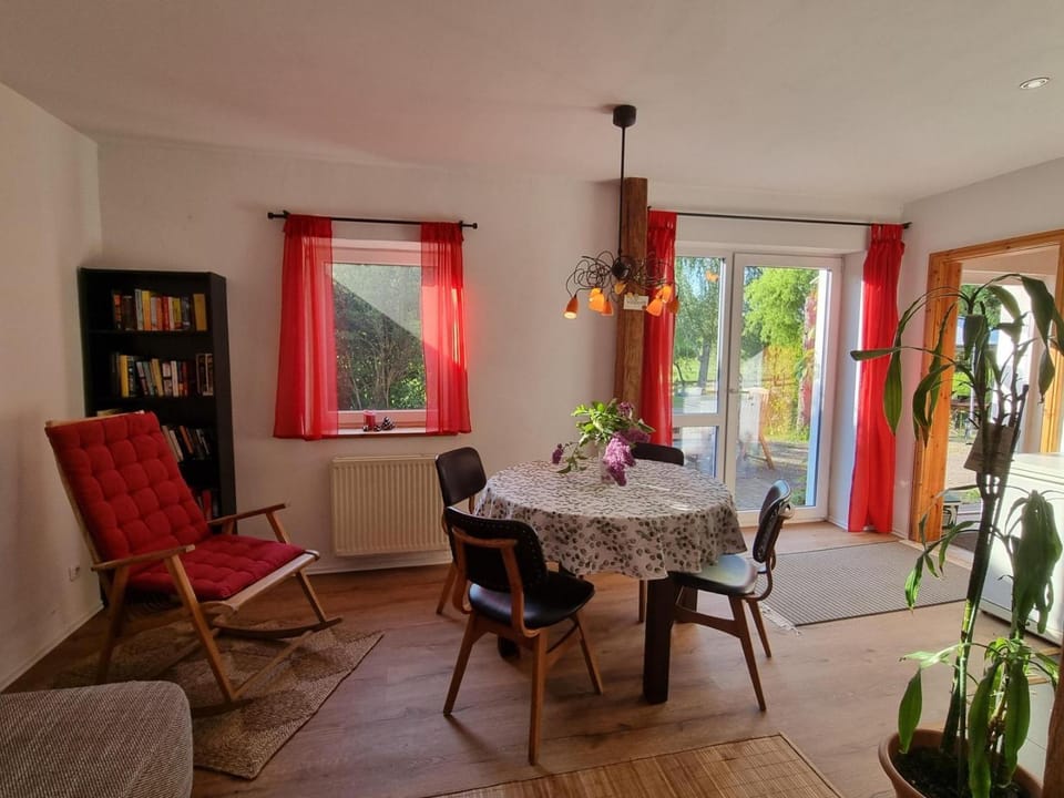Living room, Seating area, Dining area