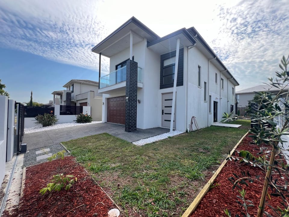 Pet Friendly &Home away From Home & Resort Facility Villa in Brisbane