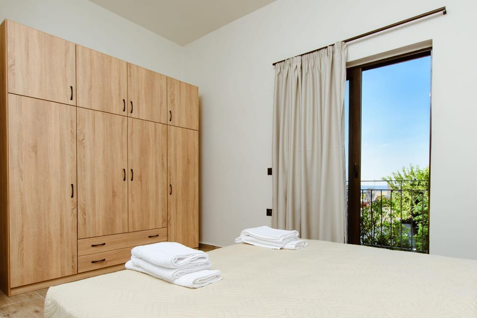 Bed, View (from property/room), Photo of the whole room, Bedroom, Sea view, towels, wardrobe