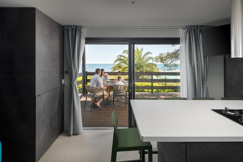 Kitchen or kitchenette, Dining area, Sea view