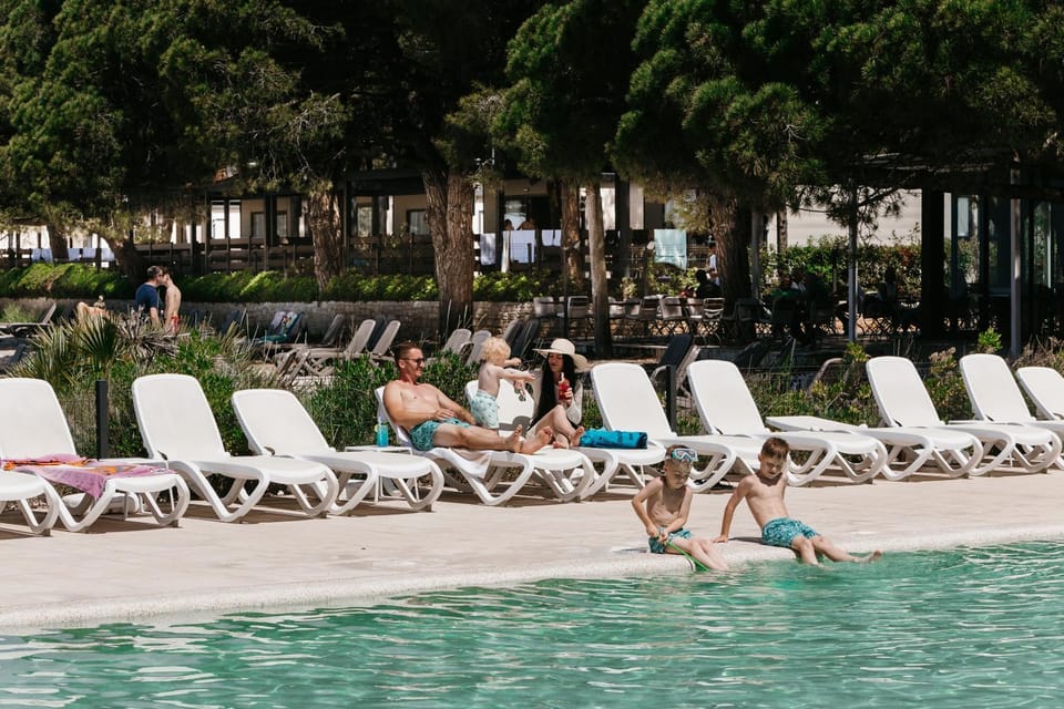 Day, Beach, Pool view, Swimming pool, group of guests, sunbed