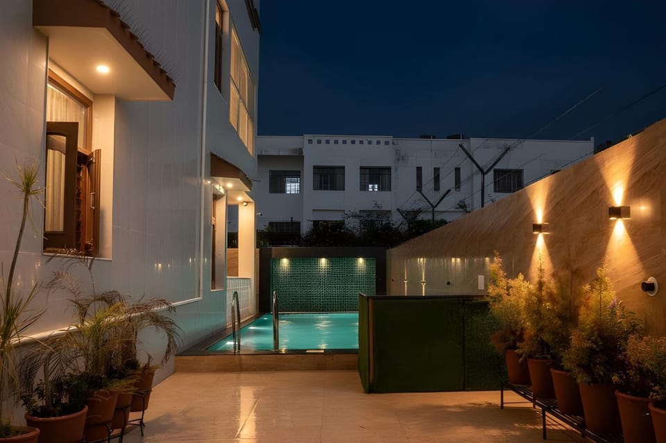 Swimming pool