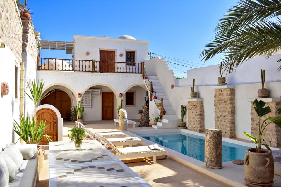 Property building, Patio, Balcony/Terrace, Pool view