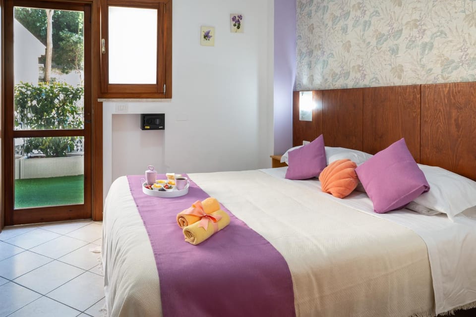 Glicine room Sperlongaresort Bed and Breakfast in Sperlonga
