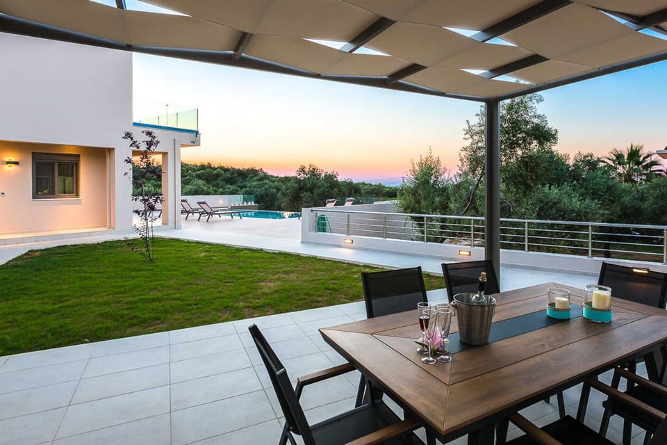 Patio, Natural landscape, Garden, Dining area, Garden view