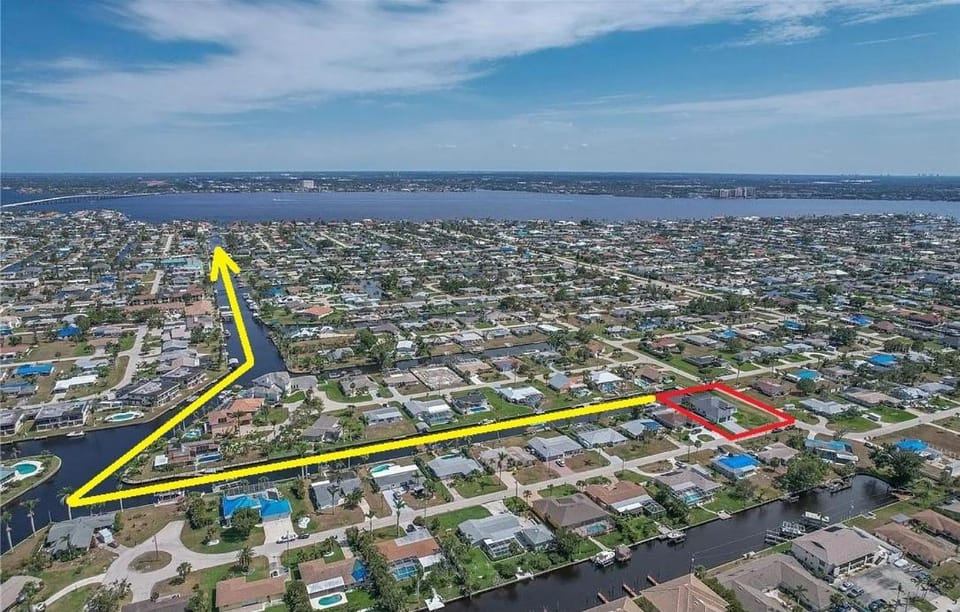 Beautiful, fun home w/3 masters, pool & spa House in Cape Coral
