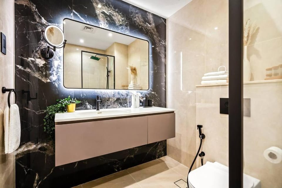 Luxury apartment at Discovery Apartment in Dubai