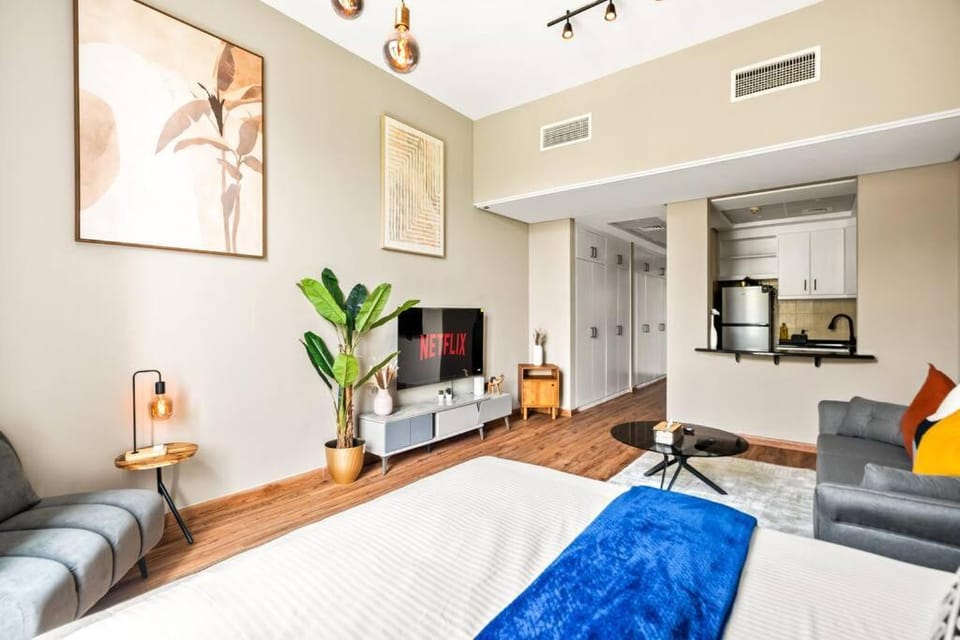 Luxury apartment at Discovery Apartment in Dubai