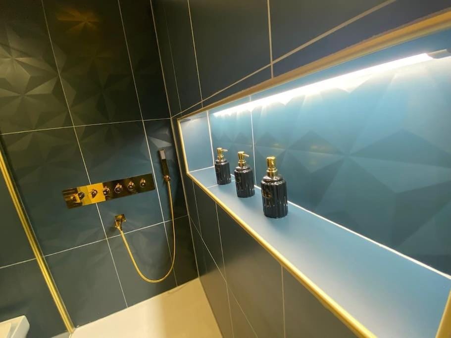 Shower, Bathroom