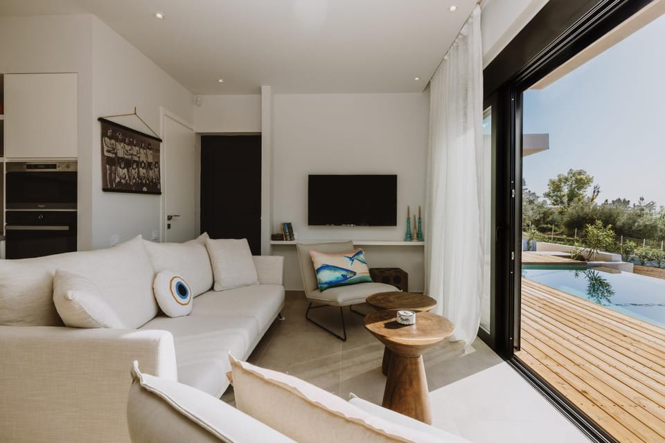 Communal lounge/ TV room, TV and multimedia, Living room