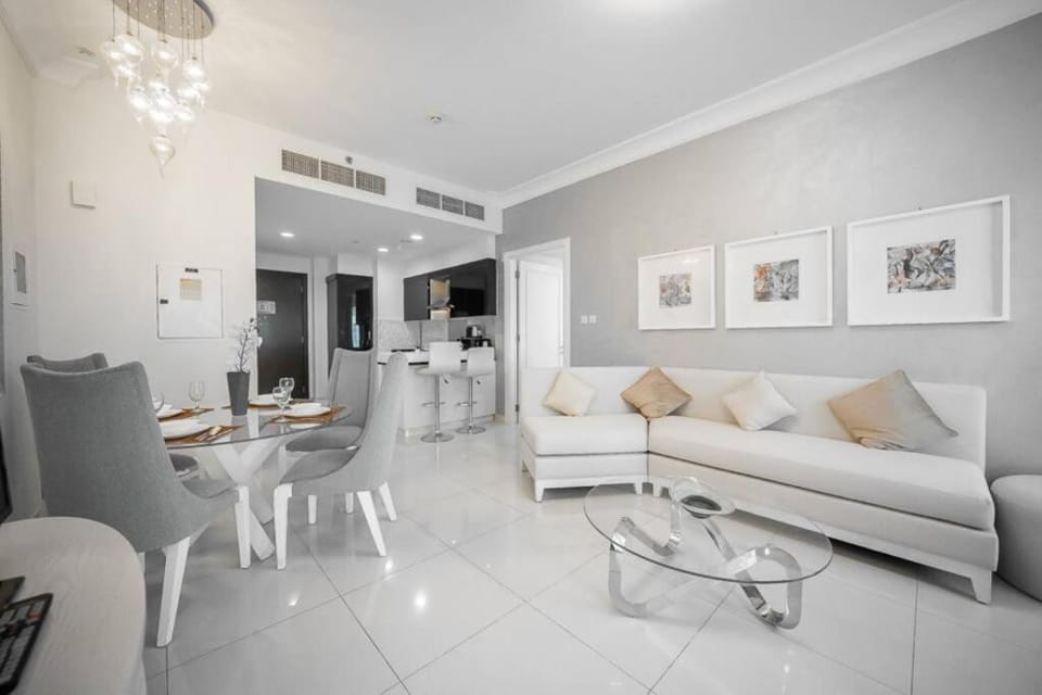 StoneTree - Furnished 1BR in Prime Location Apartment in Dubai