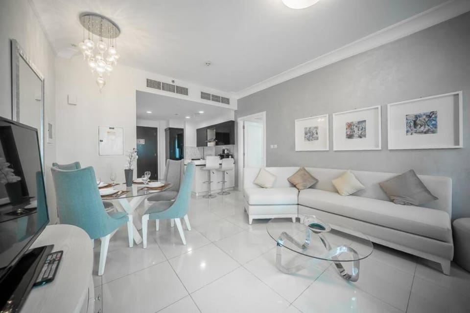 StoneTree - Furnished 1BR in Prime Location Apartment in Dubai