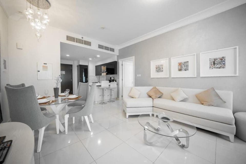 StoneTree - Furnished 1BR in Prime Location Apartment in Dubai
