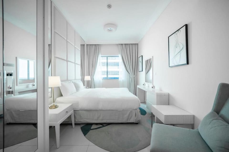 StoneTree - Furnished 1BR in Prime Location Apartment in Dubai