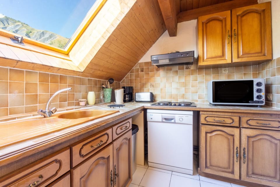 Kitchen or kitchenette, Living room