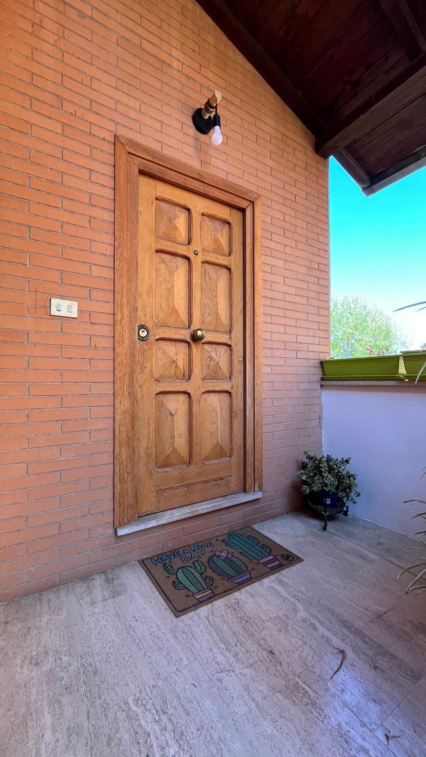 Facade/entrance